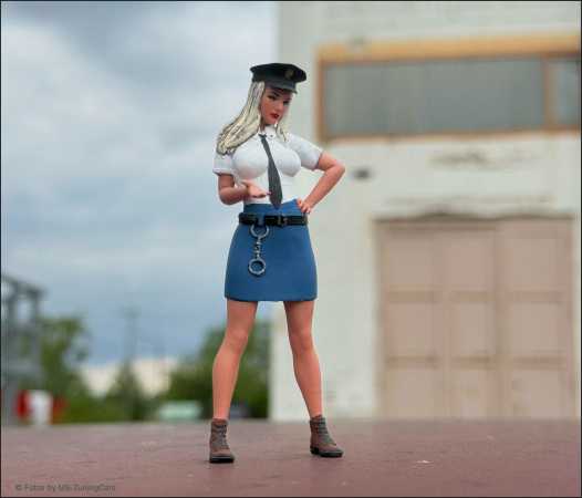 1:18 Police Girl - Handgemacht - 3D - Unikate -